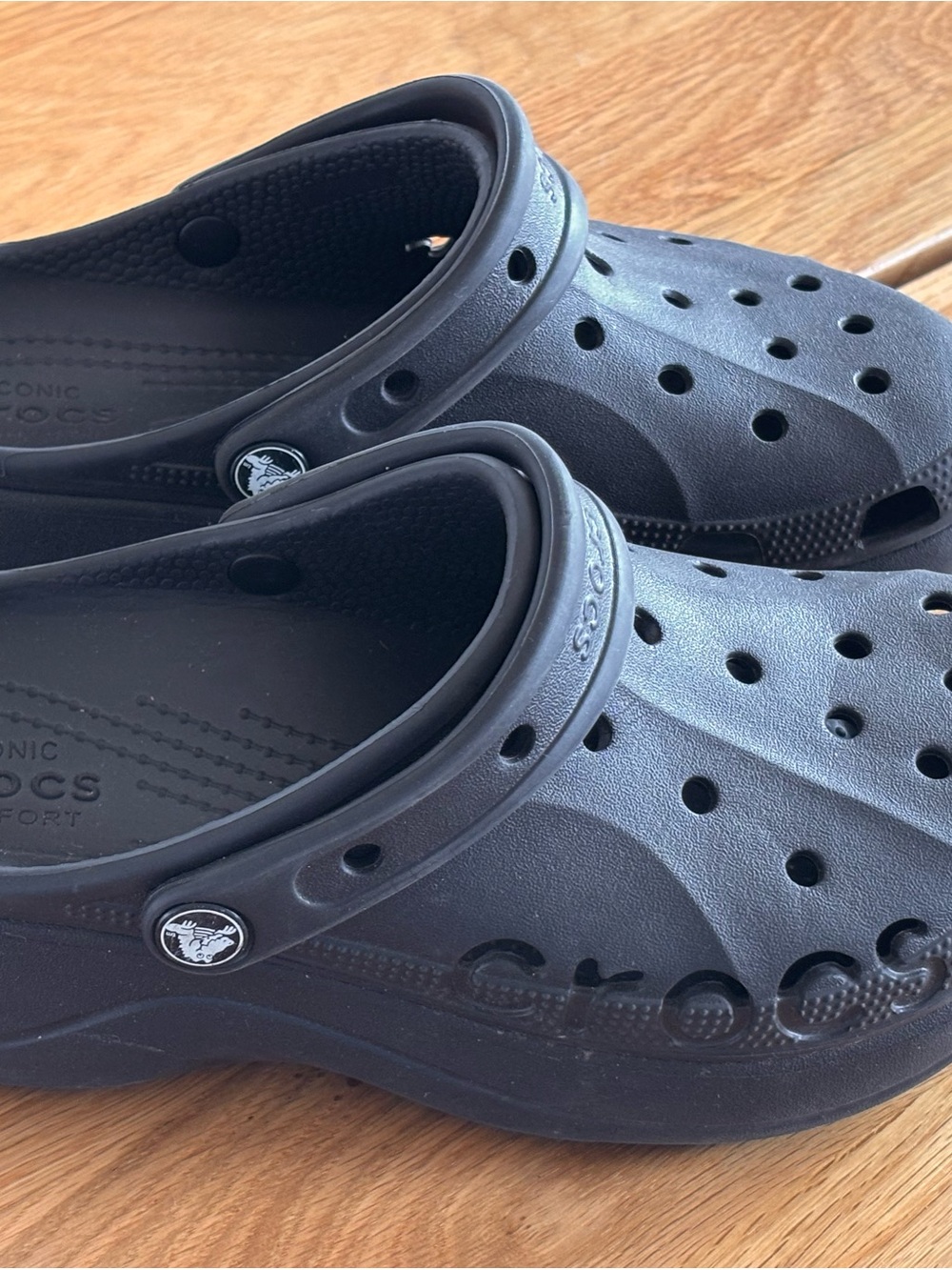 Crocs Unisex Baya Clogs – Black (Excellent Condition!)